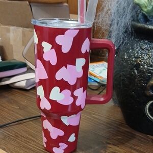 KATE SPADE Red Tumbler with Pink and Cream Hearts NWOT